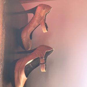 Two Lips size 8 shoes